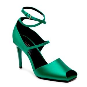 NWOT Via Spiga Honour Sexy Green Pump
size 5M
